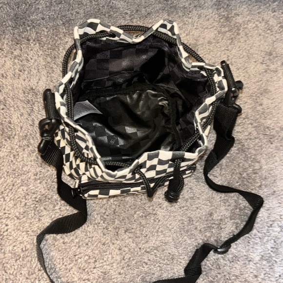 Like new vans checkered bucket bag - Picture 3 of 4